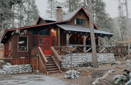 Sierra City Cabin | Magical Lost Sierra Bungalow! Dog friendly, mountain paradise!