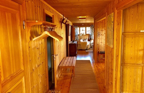 Stoten Resort | Magical west view in Sälen, 8 beds in 3 bedrooms in cozy spacious log cabin
