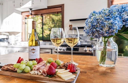 Cazadero House | MagicMountain~Top of RedwoodsEpic Views!Relaxing Vacation Home! WIFI/Pup/HtTb
