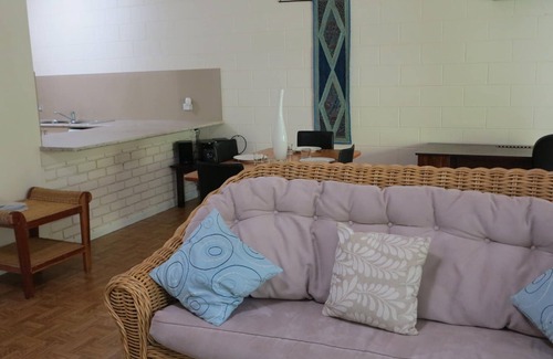 Arcadia Apartment | Magnetic Reef 7 - Relaxing tropical getaway with lush gardens and complex pool, minutes to Alma Bay