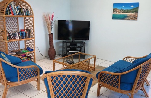 Arcadia House | "MAGNETIC SHORES UNIT 2" in Arcadia