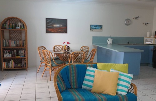 Arcadia Apartment | Magnetic Shores Unit 3 - Delightful tropical getaway across the road to beautiful Alma Bay