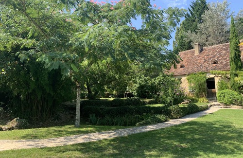 Saint-Felix-de-Villadeix Cottage | Magnificent 17th-century Périgord farmhouse for 14 people