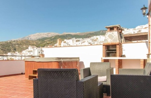 Canillas de Albaida House | Magnificent villa with terrace, jacuzzi and stunning views