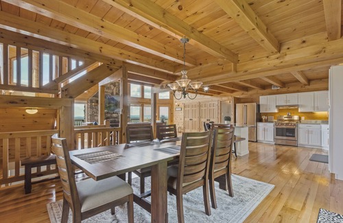 Bluemont House | Magnificent Bluemont Lodge with 5 Bedrooms 3 Baths