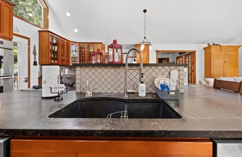 Brightwood House | Magnificent Custom-Built Lodge Surrounded By Forest of Douglas Firs, Cedar Trees