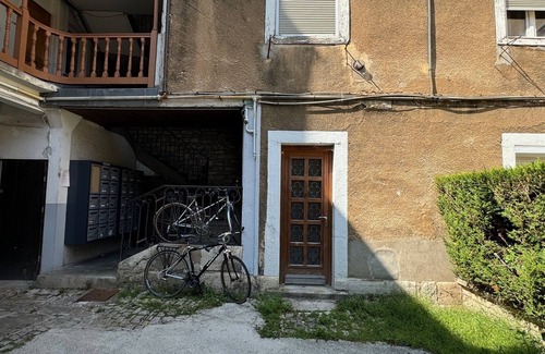Besancon Old Town Apartment | Magnificent ground-floor studio in the heart of the loop and close to the citadel