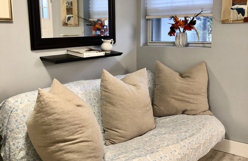 Ditmars Steinway Apartment | Magnificent Large Private Apartment Designer Hotel-Like Studio Sleeps 4