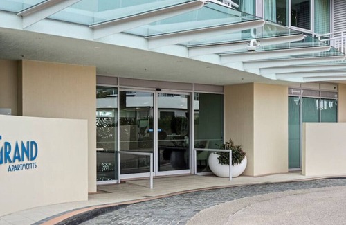 Labrador Apartment | Magnificent Lux Broadwater 2BRM