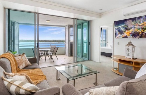 Labrador Apartment | Magnificent Lux Broadwater 2BRM