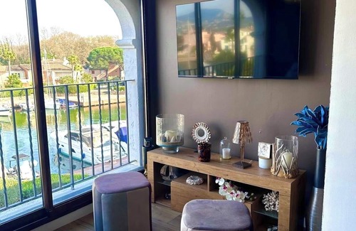 Guerrevieille Apartment | Magnificent new apartment with splendid view of the marina