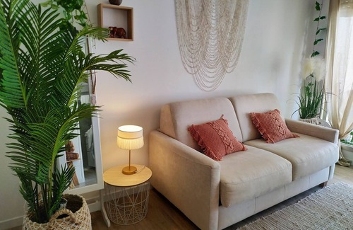 Hyeres City Centre Apartment | Magnificent studio apartment in residence with terrace and parking space