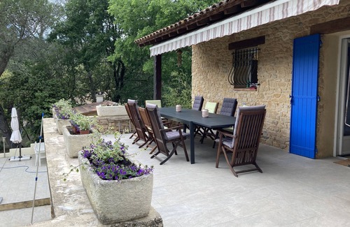 Bagnols-sur-Ceze Villa | Magnificent villa with swimming pool and enclosed garden with trees