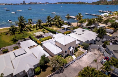 Nettle Bay Villa | Magnificent waterfront Villa Rivage in Baie Nettle