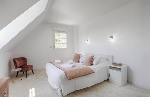 Gonneville-sur-Mer Villa | Magnifique Villa Bbc, Très Lumineuse, Spacieuse, vue Magnifique , à 2min du Golf