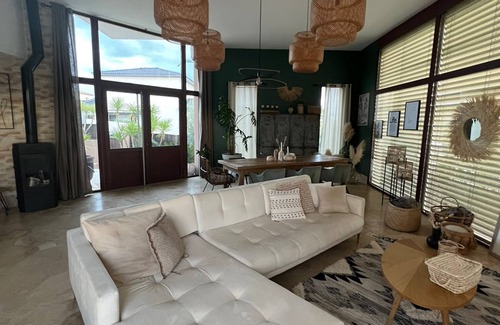 Sauvian Villa | Magnifique Villa Atypique de 230 m2 Avec Patio Intérieur