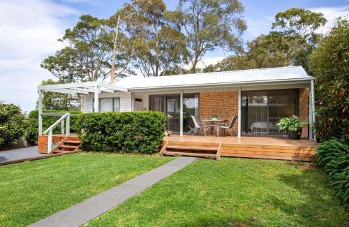 Erowal Bay House | Magnolia Cottage - Pet Friendly - 5 Mins Drive to Hyams Beach