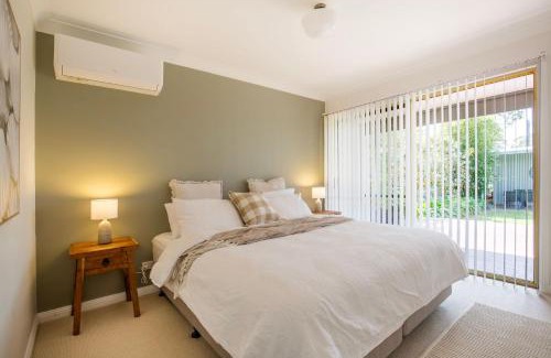 Erowal Bay House | Magnolia Cottage - Pet Friendly - 5 Mins Drive to Hyams Beach