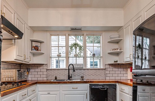 Fondren House | Magnolia Paradise in Fondren! Close to Shops, Eatery & Hospitals