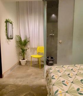 Varanasi House | mahadev Hotel NOOR stay 1km away frm kashiwishnath