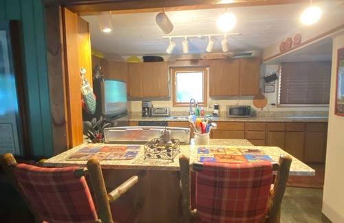 Cook Cabin | Main Cabin at Vintage Vermilion Resort