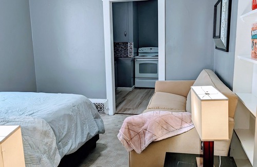 Winnipeg House | Main Floor 2 beds/Free Parking