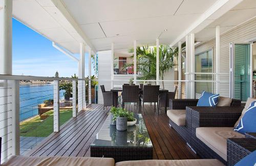 Surfers Paradise House | Main River Magic