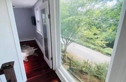 Radnor House | Mainline Retreat with view 3 bdrm private home