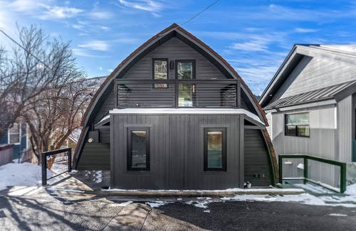 Downtown Park City Ski Chalet | Mainstreet Masterpiece | Stunning Views! | Hot tub! | Walk to Downtown