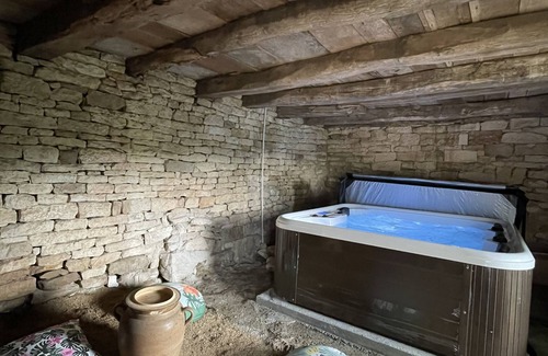 Turenne House | Maison à la Ferme Avec Piscine et Jaccuzi