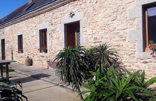 Ploneour-Lanvern Villa | Maison 3ch 5km des Plages Familiales ou Surf, gd Jardin Calme,animaux Acceptés