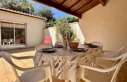 Saint-Georges-d'Oleron House | Maison 6 couchages à Oléron - Proche mer, jardin clos, WiFi, animaux admis, ménage inclus - FR-1-246A-299