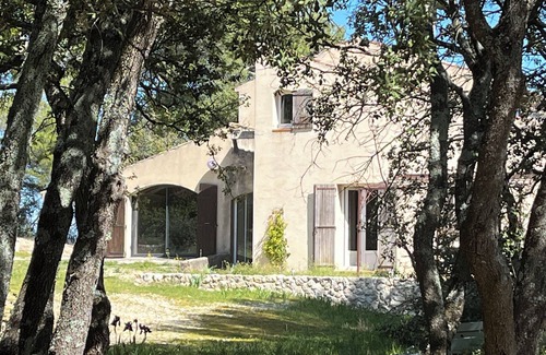 Grambois House | Maison au Calme au Pied du Luberon Sud Avec Piscine Animaux Acceptés