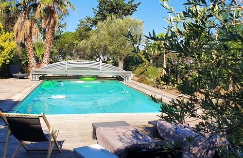 Vauvert House | Maison Avec Grande Piscine Privée et Jardin Clôturé
