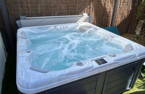 Jard-sur-Mer House | Maison avec jacuzzi - charme et sérénité pour 6 pers