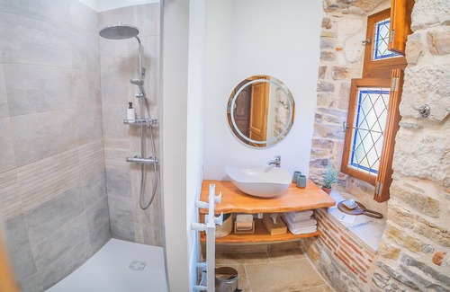 Cordes-sur-Ciel Bed & Breakfast | Maison Bakéa