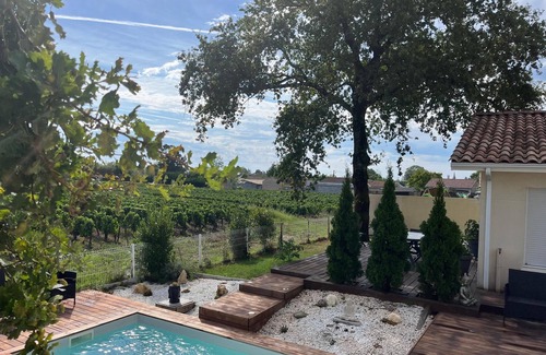 Cussac-Fort-Medoc House | Maison Bellevue, 6p View of vineyards Heated swimming pool