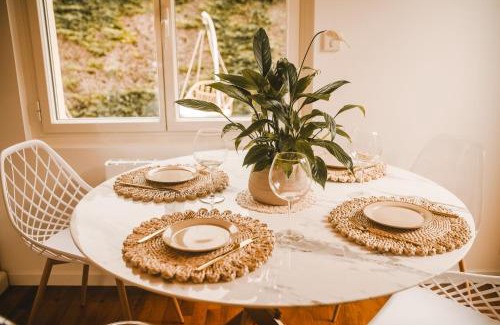 Etretat House | Maison Bobochic parking et jardin by Art de Voyager