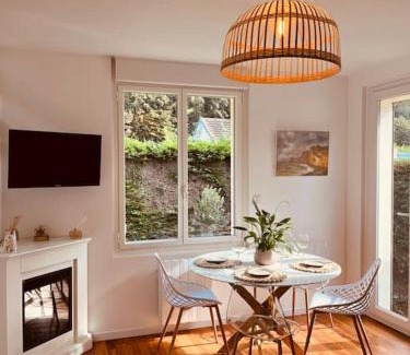 Etretat House | Maison Bobochic parking et jardin by Art de Voyager