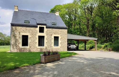 Grand-Champ House | Maison Bretonne Rénovée à 20 min des Plages, Parking Privé