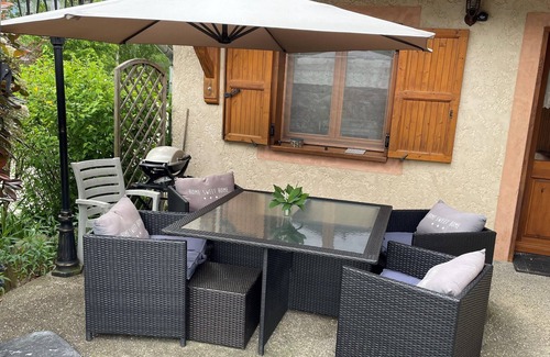 Gilly-sur-Isere House | Maison Campagne, Terrasse et Jardin, Proche de Toutes Commodités. Local Sécurisé