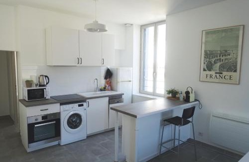 Nimes City Centre Apartment | Maison Carrée/Coeur historique de Nîmes - Superbe Appt 55m²
