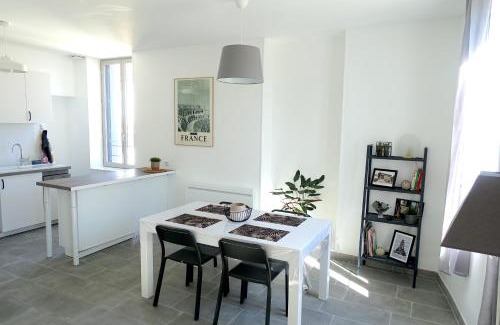 Nimes City Centre Apartment | Maison Carrée/Coeur historique de Nîmes - Superbe Appt 55m²