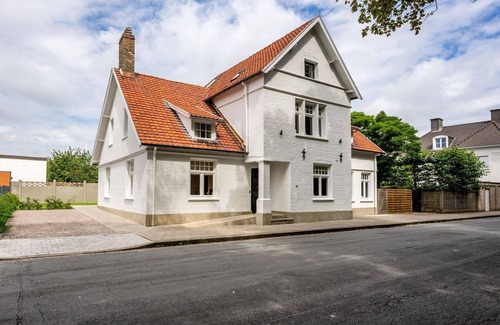 Sint-Kruis House | Maison Chartreuse: historic home in the outskirts of Bruges
