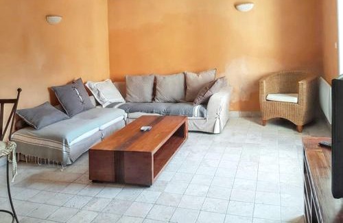 Aubignan House | Maison confortable à Aubignan avec piscine partagée