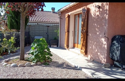 Laroque House | Maison Confortable, Dans Petit Village Médiéval, Proche de la Rivière