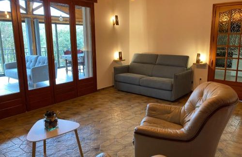 Boyeux-Saint-Jerome House | Maison dans un village viticole