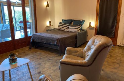 Boyeux-Saint-Jerome House | Maison dans un village viticole