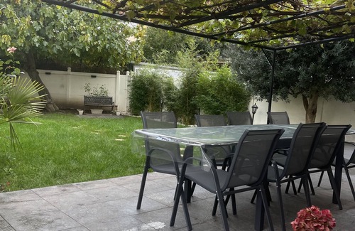 Vitry-sur-Seine House | Maison de 200m2 Avec Jardin et Piscine à la Porte de Paris