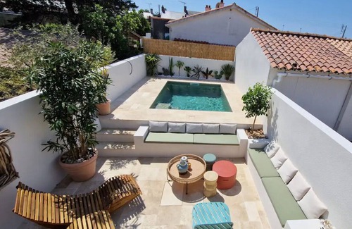 La Chaume House | Maison de Charme Atypique Proche du Port et des Plages Avec Piscine Chauffée